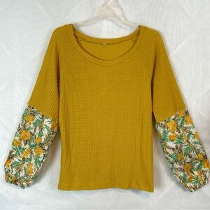 Women’s Mustard Yellow and Floral Print Waffle Knit Lightweight Top / Medium